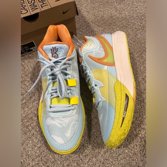 Nike Kyrie 8 - Picture 3 of 6